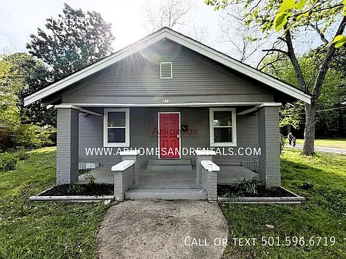 213 N Hickory St Photo 1