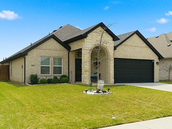 2nd image of 1005 Tippit Ln