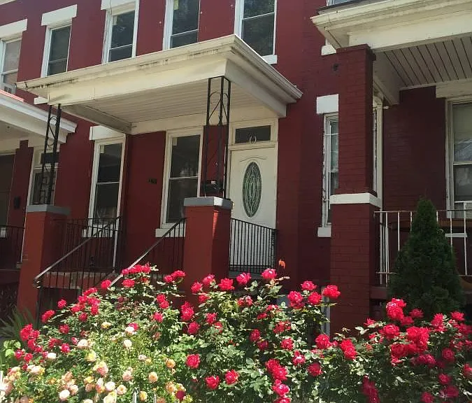 520 Kenyon St NW — Photo 1