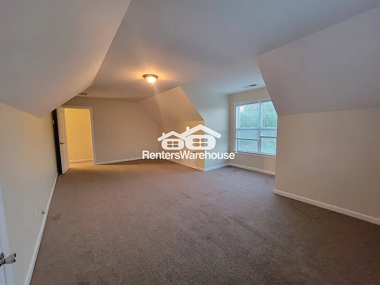 1025 Rowanshyre Cir — Photo 35