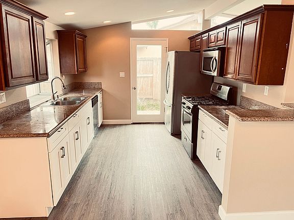 4th image of 12946 Morene St