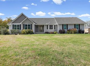 4165 Country Squire Rd, Oak Grove, MO 64075