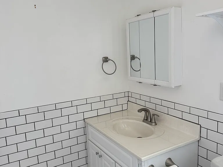53 Monier Rd — Photo 32