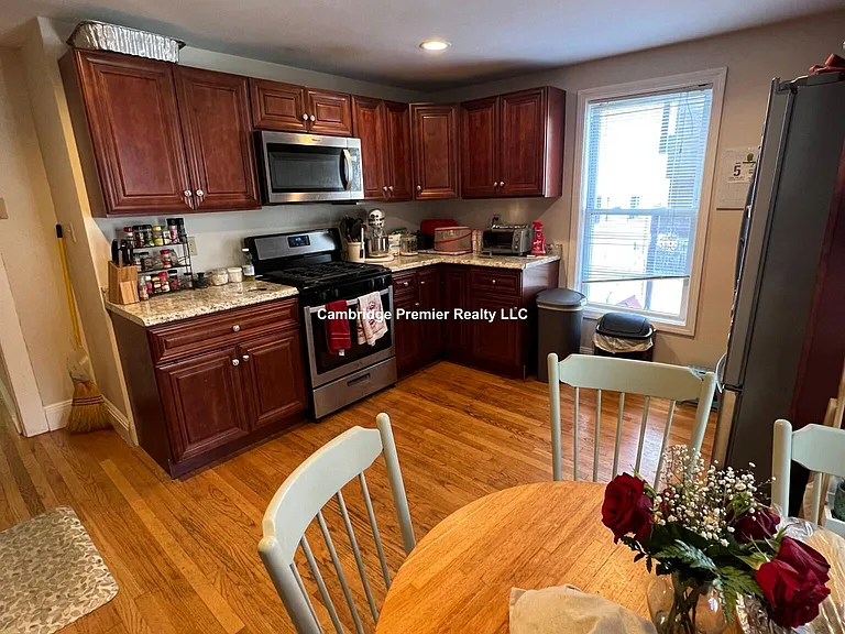 279 Pearl St #3 — Photo 3