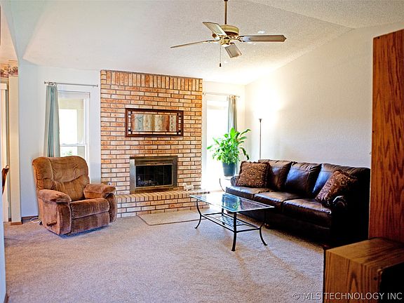 4th image of 8211 N 120th East Ave