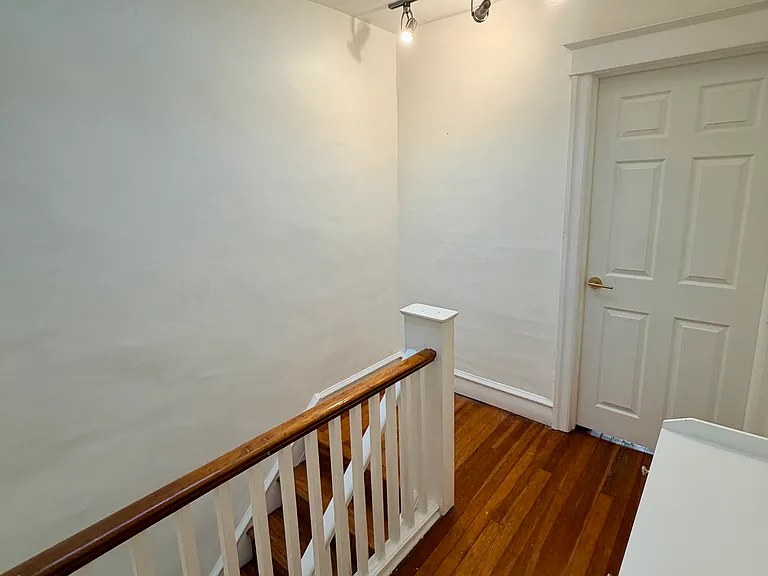 427 Naomi St — Photo 9