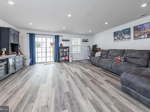 4th image of 246 Freedom Way