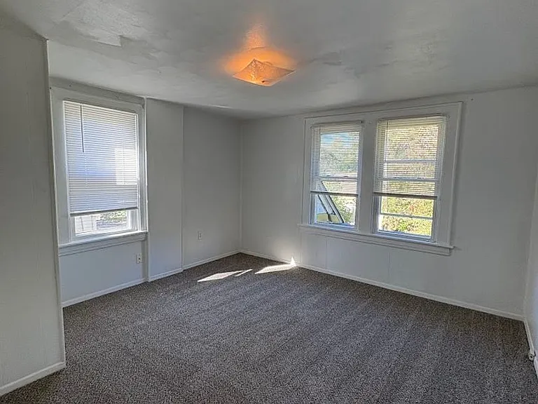 844 Lawton St — Photo 15