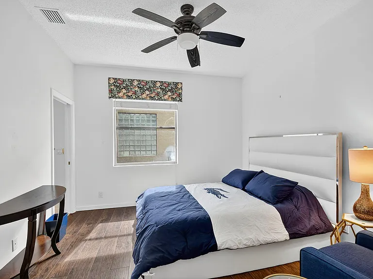 4553 Barclay Fair Way — Photo 32