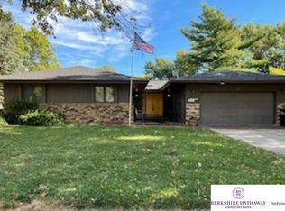 9828 Louis Dr, Omaha, NE 68114