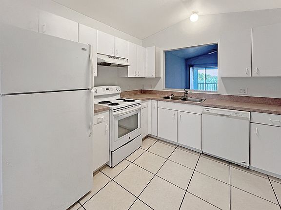 4th image of 1239 SE 8th St APT 5