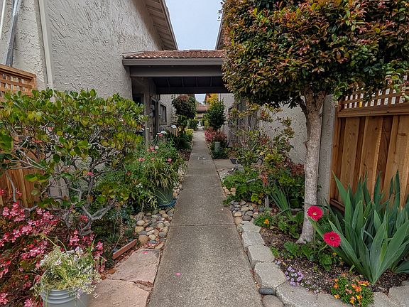 2nd image of 118 Torrey Pine Ter