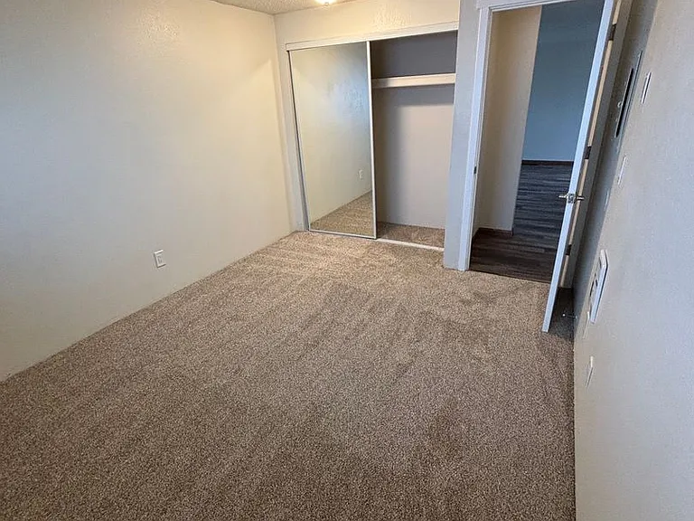 1 Bedroom 1 Bathroom at Hollywood Park Apartments — Photo 29