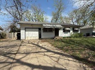 630 SE 35th Ter, Topeka, KS 66605