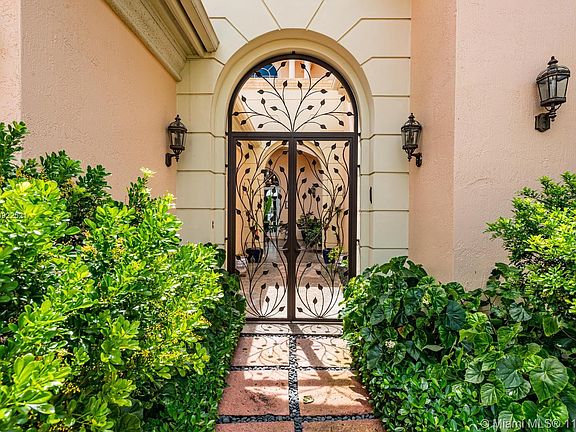 Front gate, courtyard entry & tropical landscaping throughout the property. 