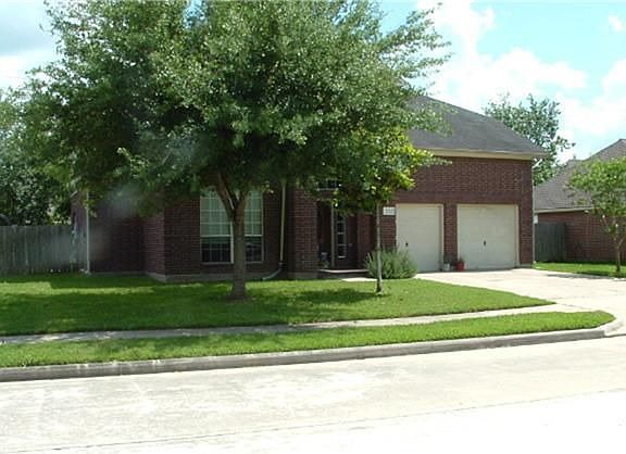 3rd image of 2207 Manchester Ln
