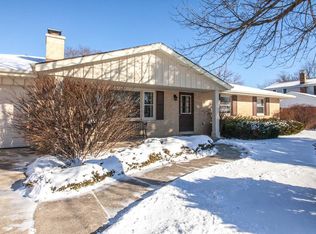 3580 S Brentwood Rd, New Berlin, WI 53151