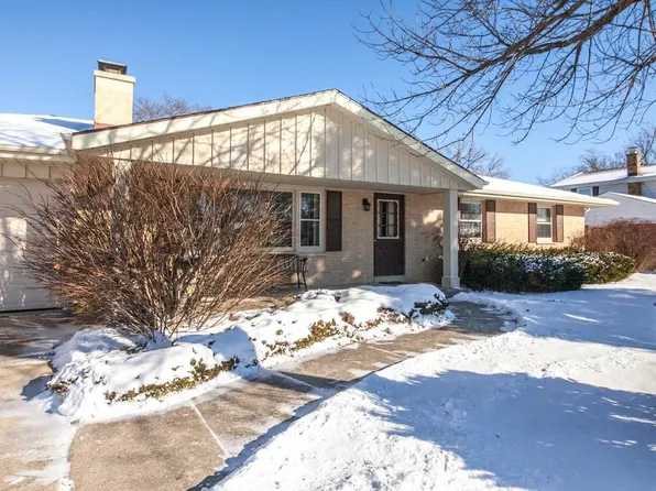 3580 South Brentwood ROAD, New Berlin, WI 53151