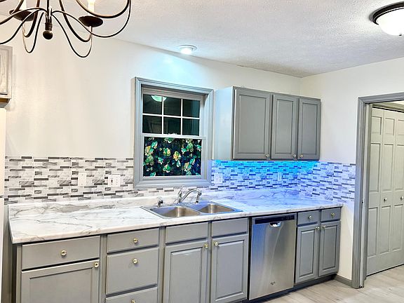 2nd image of 1808 Vladimir Dr