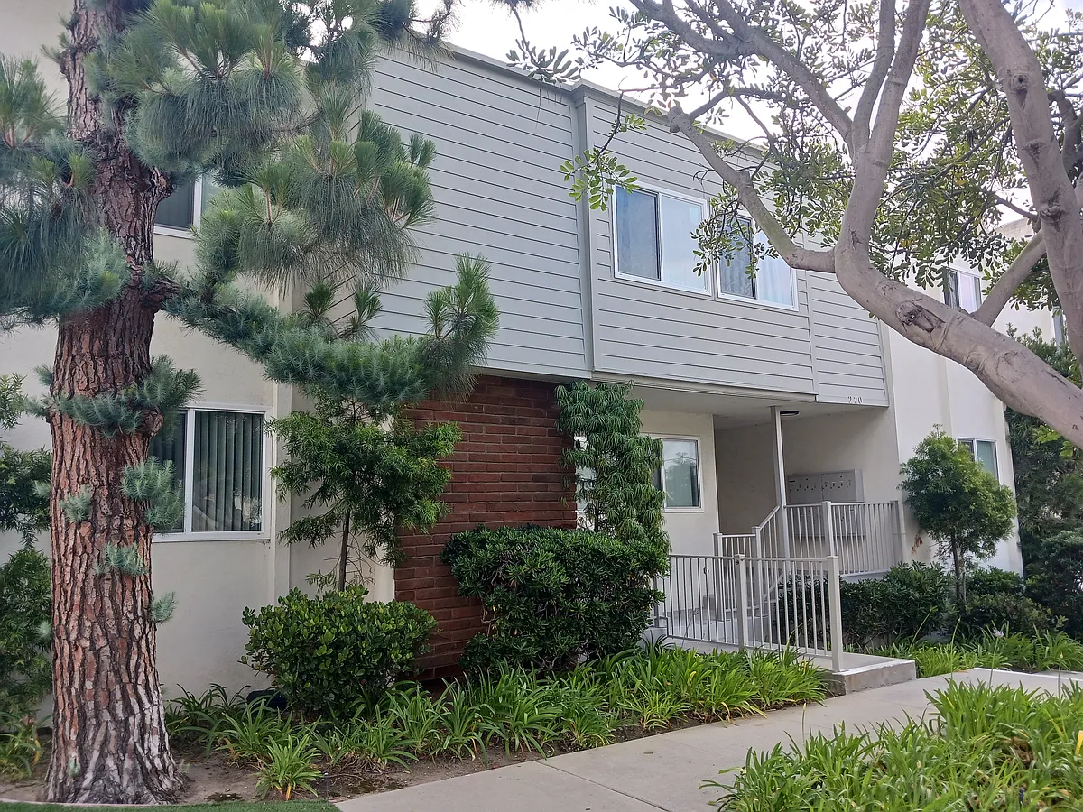 Building Photo - 220 S Lucia Ave #11