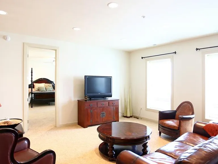 The Brandeis Apartments — Photo 27