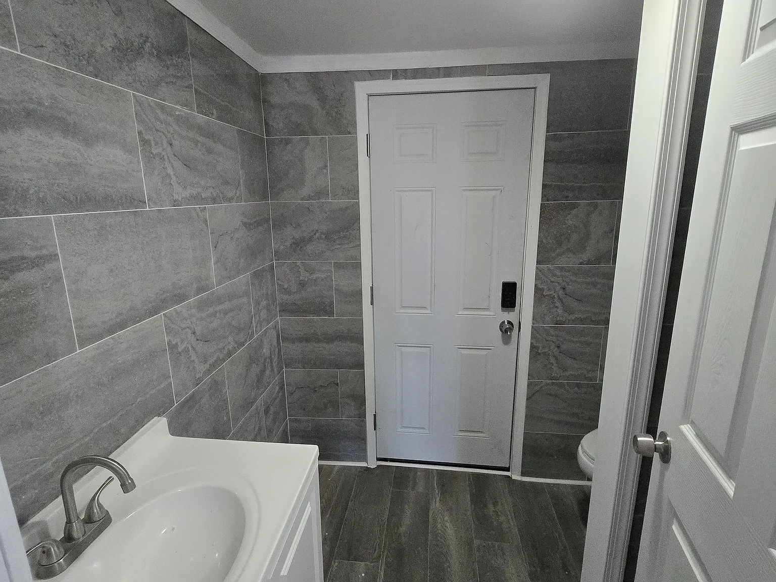 4 bed, 1200 sqft, $2,300 — Photo 3