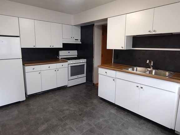 2nd image of 1644 7th St E APT 1