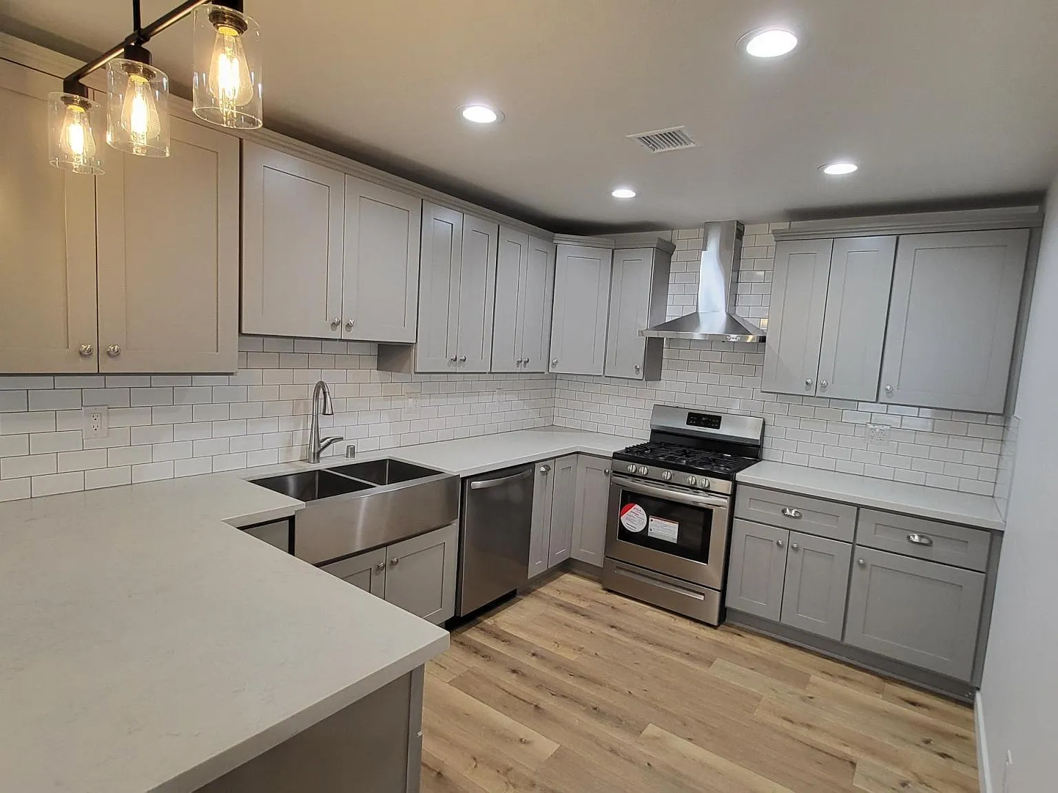 1209 W Avenue Q1 — Photo 3