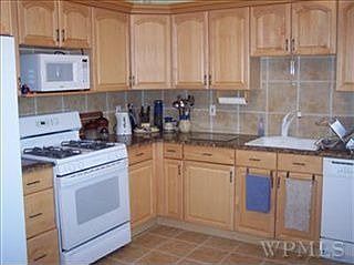 5th image of 144 Vernon Ave