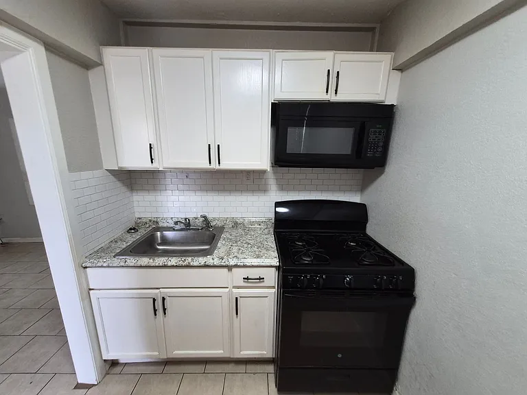 115 Caldwell St #1 — Photo 6