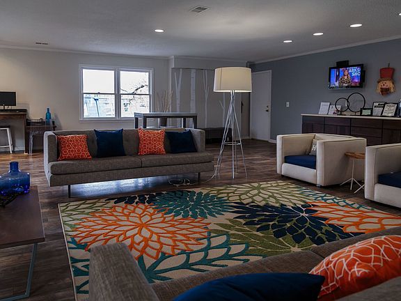 Leasing Office & Business Center | Apartments Greenville, SC | Park West