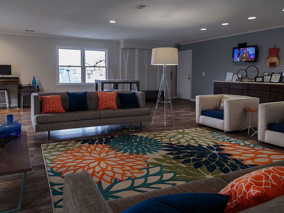 Leasing Office & Business Center | Apartments Greenville, SC | Park West