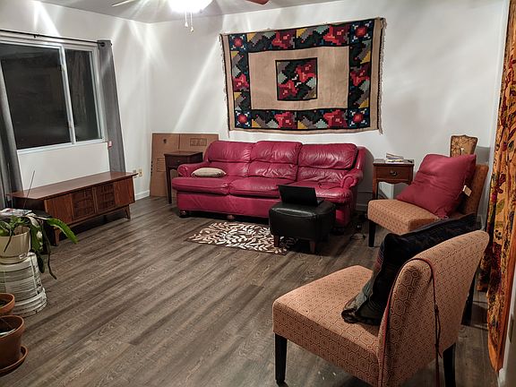 3rd image of 3232 Pleasant Dr