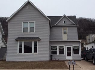 208 N Main St, Cochrane, WI 54622