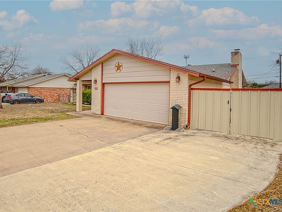 3rd image of 210 Daffodil Dr