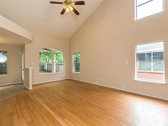 4th image of 802 House Creek Dr