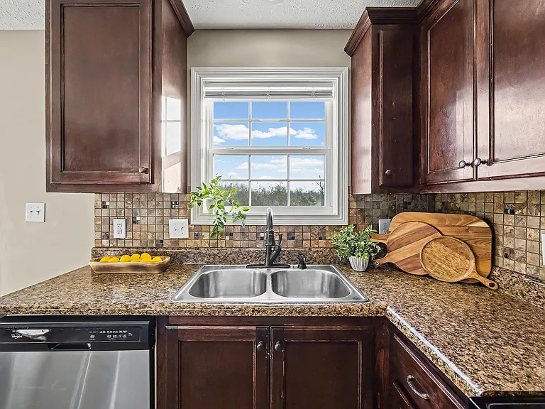 1304 Freedom Dr — Photo 14