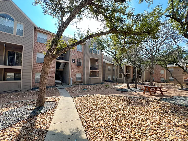 Altamonte Apartments — Photo 28