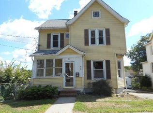 55 1st St, Walden, NY 12586