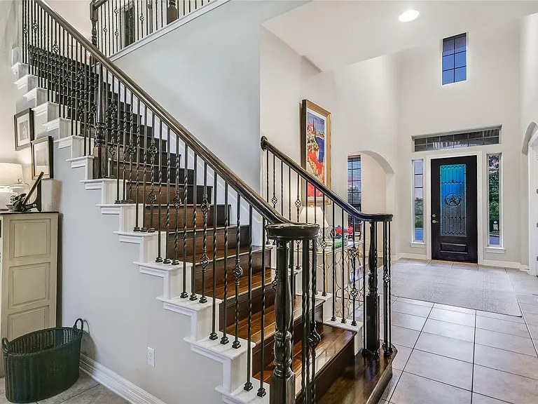 223 Lake Como Dr — Photo 7