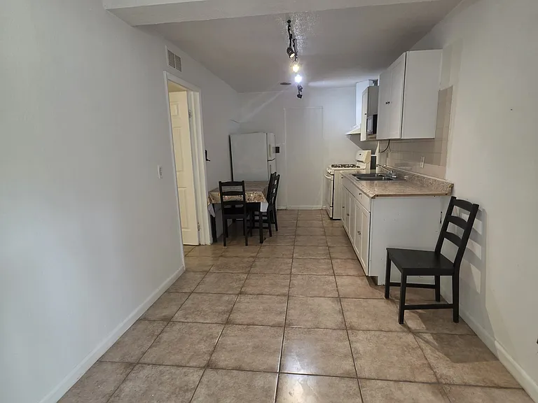 7523 Brockbank Dr #B1 — Photo 8