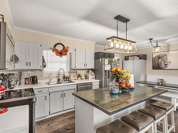 3rd image of 5055 Lake Circle Dr NE
