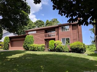 17 Strawberry Patch Ln, Stamford, CT 06902
