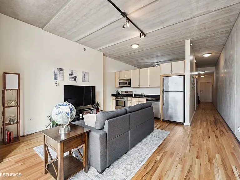 630 N Franklin St #906 — Photo 3