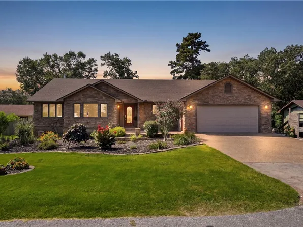 24 Indian Wells Dr, Holiday Island, AR 72631