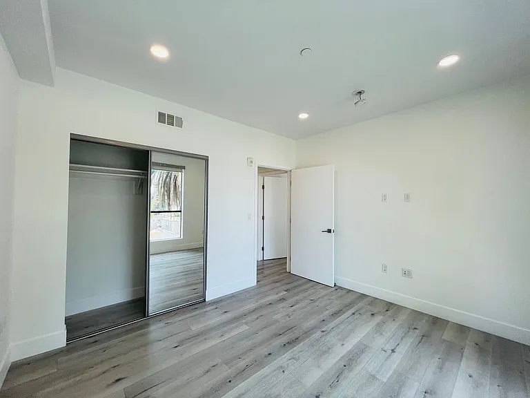 14612 Calvert St #202 — Photo 16