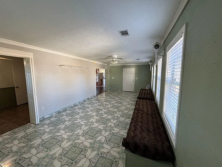 11018 Sharpview Dr — Photo 10