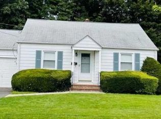 68 Surrey Ln, Clifton, NJ
