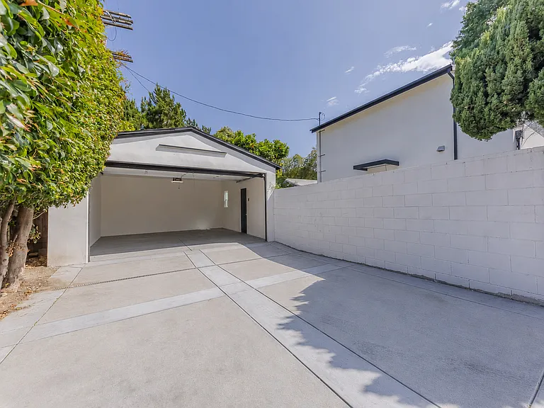 2536 Cotner Ave — Photo 9