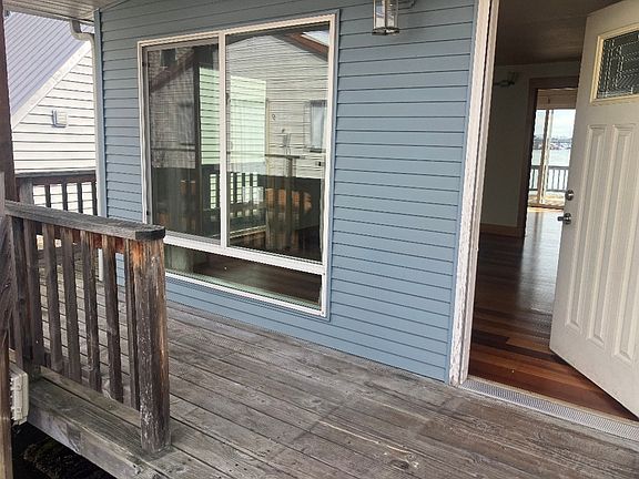 3rd image of 2335 N Marine Dr